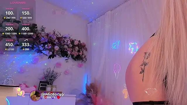 Snapshot of Mia_Mi_ chatting on 25, 2, 2025 Mia Mi online show from 25, 2, 2025