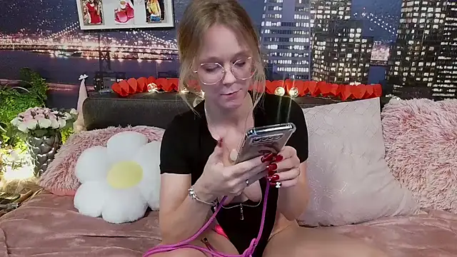 Snapshot of little-leni chatting on 16, 2, 2025 little-leni online show from 16, 2, 2025