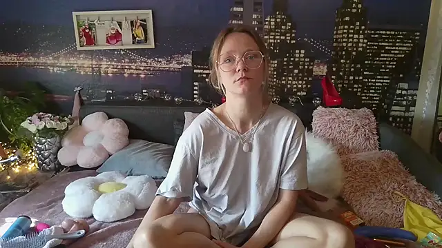 Snapshot of little-leni chatting on 10, 3, 2025 little-leni online show from 10, 3, 2025