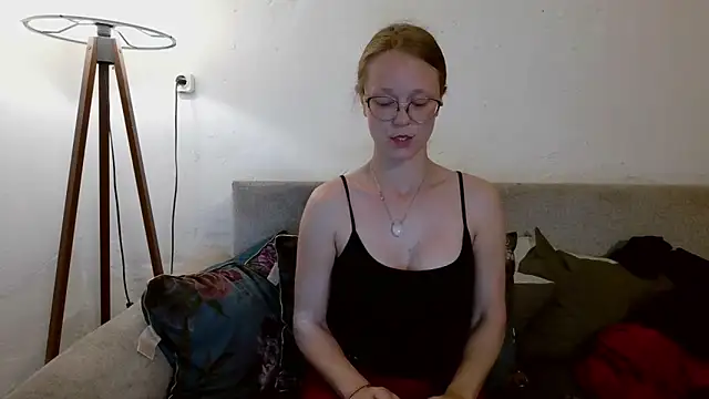 little-leni online show from 25, 4, 2026