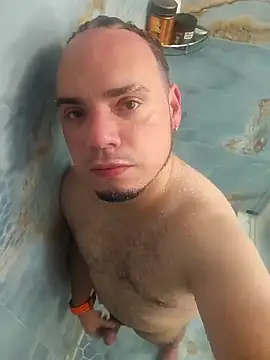 Snapshot of latinoflpr chatting on 12, 10, 2025 latinoflpr online show from 12, 10, 2025