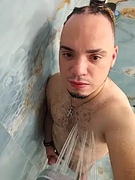 Snapshot of latinoflpr chatting on 22, 10, 2025 latinoflpr online show from 22, 10, 2025