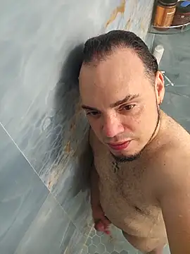 Snapshot of latinoflpr chatting on 28, 11, 2025 latinoflpr online show from 28, 11, 2025