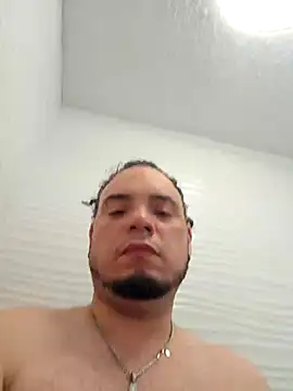 Snapshot of latinoflpr chatting on 1, 12, 2025 latinoflpr online show from 1, 12, 2025