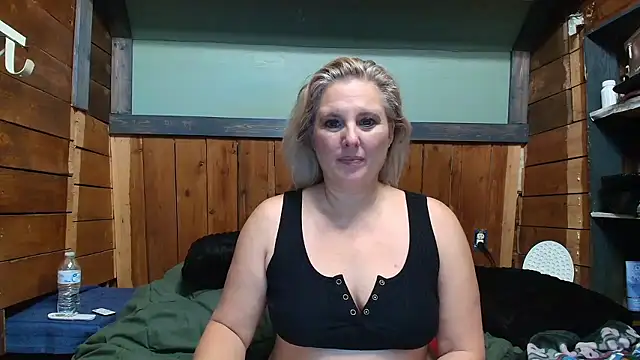 Snapshot of lisaxlovexxx chatting on 11, 1, 2026 lisaxlovexxx online show from 11, 1, 2026