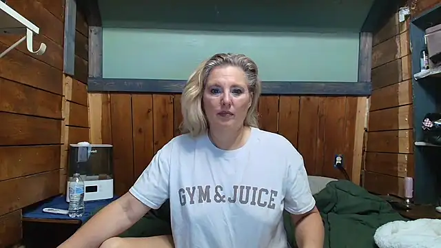 Snapshot of lisaxlovexxx chatting on 4, 2, 2026 lisaxlovexxx online show from 4, 2, 2026