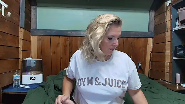 Snapshot of lisaxlovexxx chatting on 5, 2, 2026 lisaxlovexxx online show from 5, 2, 2026