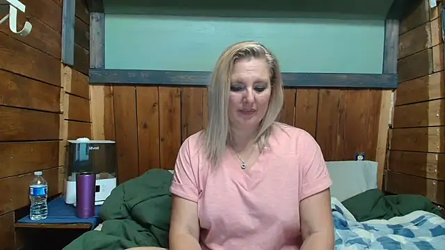 Snapshot of lisaxlovexxx chatting on 2, 3, 2026 lisaxlovexxx online show from 2, 3, 2026