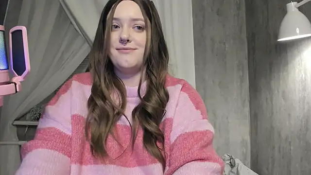 Sophia Edwards online show from 8, 12, 2024