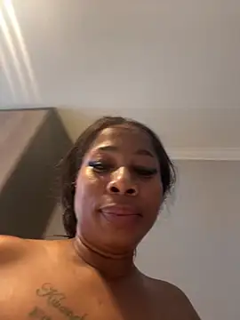 Snapshot of CurvyDesire1 chatting on 3, 5, 2026 CurvyDesire1 online show from 3, 5, 2026