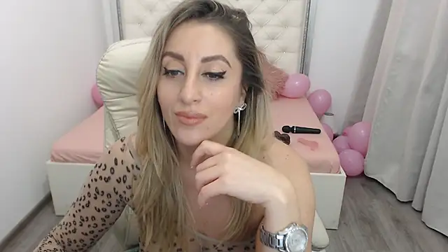 Snapshot of erykajoy chatting on 28, 2, 2025 erykajoy online show from 28, 2, 2025