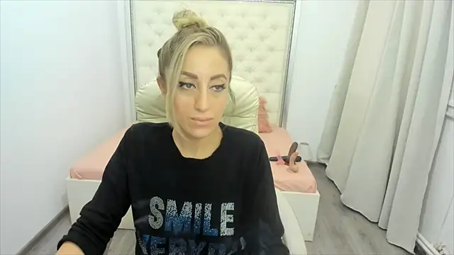 Snapshot of erykajoy chatting on 23, 10, 2025 erykajoy online show from 23, 10, 2025