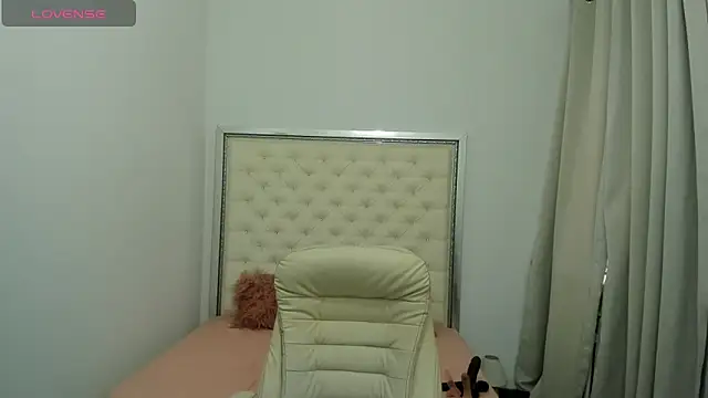 Snapshot of erykajoy chatting on 11, 11, 2025 erykajoy online show from 11, 11, 2025