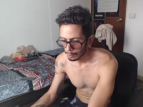 Snapshot of alisterxxx chatting on 25, 5, 2026 alisterxxx online show from 25, 5, 2026