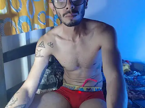 Snapshot of alisterxxx chatting on 28, 5, 2026 alisterxxx online show from 28, 5, 2026