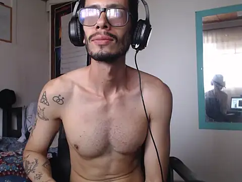 Snapshot of alisterxxx chatting on 28, 5, 2026 alisterxxx online show from 28, 5, 2026