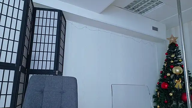 girl nextd00r online show from 4, 1, 2025