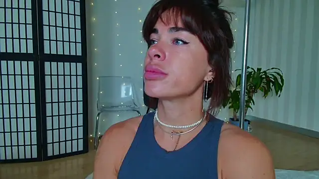 girl nextd00r online show from 12, 2, 2025