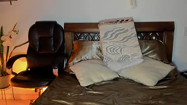 Ariella tits online show from 16, 4, 2026