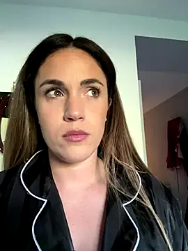 Clara-xoxo online show from 26, 9, 2025