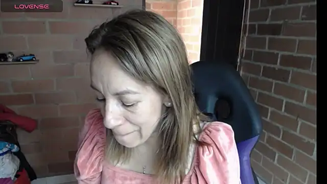 cristin doll  online show from 24, 4, 2026