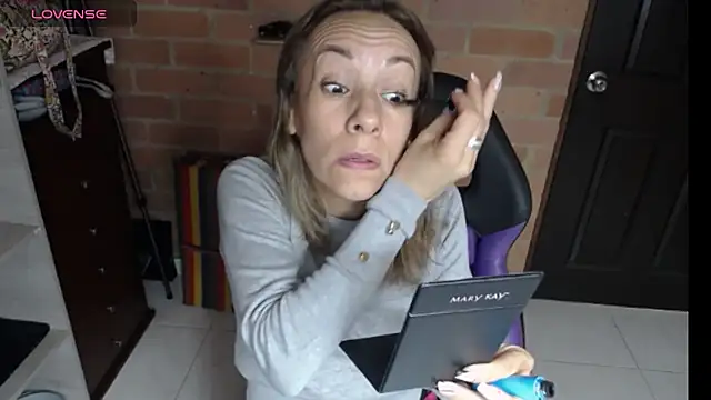 cristin doll  online show from 25, 4, 2026