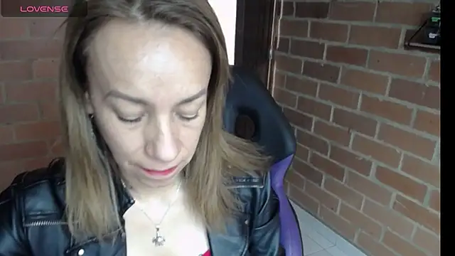 cristin doll  online show from 27, 4, 2026