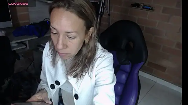 Snapshot of cristin_doll_ chatting on 7, 6, 2026 cristin doll online show from 7, 6, 2026