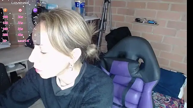 cristin doll  online show from 23, 7, 2026