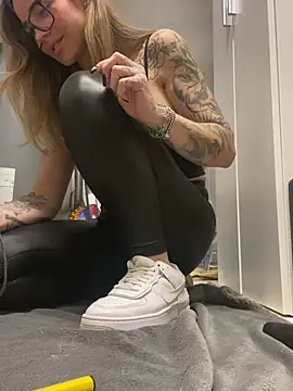 Etwas neugierig online show from 28, 1, 2025