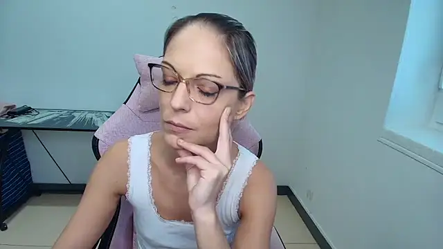 Snapshot of alixfeeling chatting on 7, 10, 2025 alixfeeling online show from 7, 10, 2025