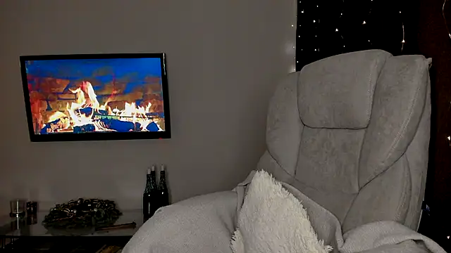 SeasonalSomeone online show from 28, 1, 2025