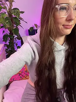 Trixie-Tainted online show from 3, 1, 2025