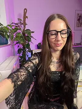 Trixie-Tainted online show from 12, 1, 2025