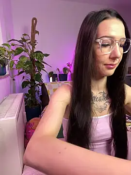 Trixie-Tainted online show from 14, 2, 2025