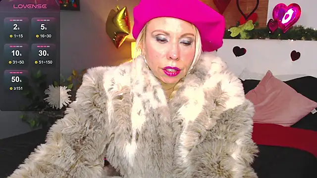 Luci evans online show from 25, 2, 2025