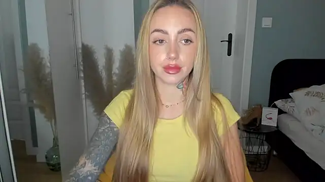 Snapshot of sexyCoralie chatting on 12, 6, 2026 sexyCoralie online show from 12, 6, 2026