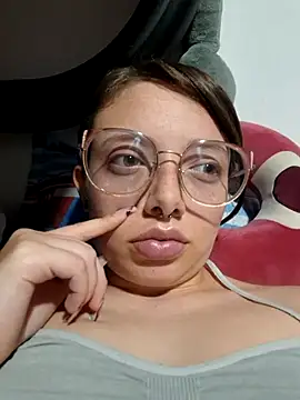 Snapshot of linda-schmidt chatting on 5, 7, 2026 linda-schmidt online show from 5, 7, 2026