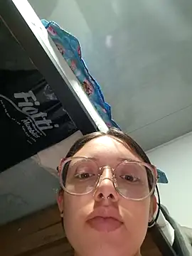 Snapshot of linda-schmidt chatting on 7, 7, 2026 linda-schmidt online show from 7, 7, 2026