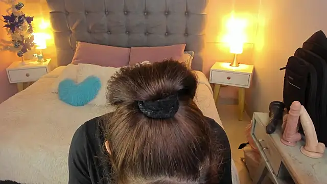  Abril W online show from 27, 11, 2025