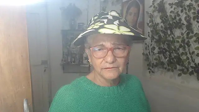 FunnyGrandma online show from 4, 6, 2026