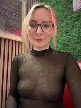 The Snowwhitee online show from 5, 1, 2025