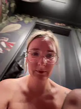 The Snowwhitee online show from 18, 2, 2025