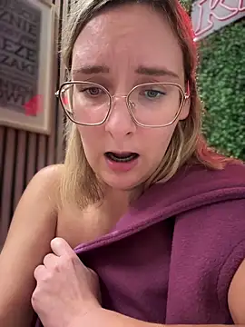 The Snowwhitee online show from 12, 3, 2025