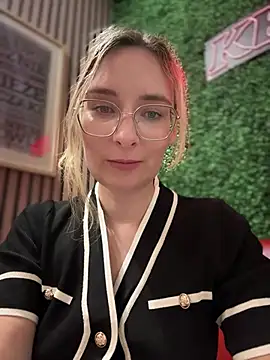 The Snowwhitee online show from 13, 3, 2025