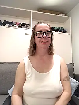 SweetandNaughty1 online show from 4, 2, 2026