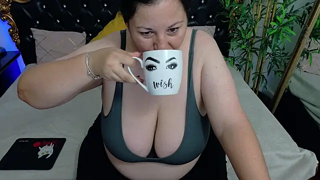 Snapshot of AleshaArabian chatting on 6, 8, 2026 AleshaArabian online show from 6, 8, 2026