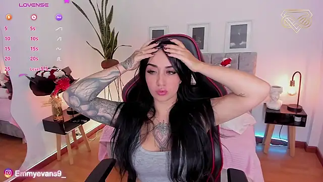 EmmyEvans1 online show from 4, 12, 2024