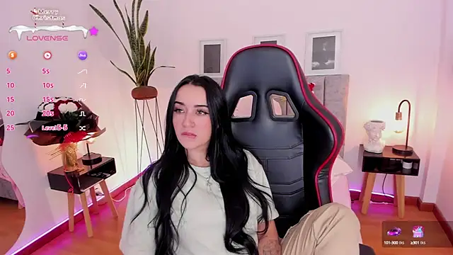 EmmyEvans1 online show from 6, 12, 2024