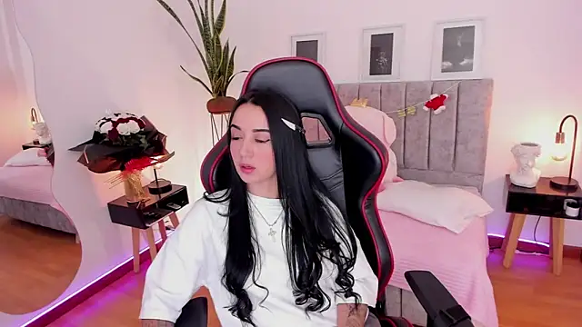 EmmyEvans1 online show from 9, 12, 2024